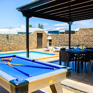 https://villa-calamares-with-heated-pool-and-air-conditioning.in-canary-islands.com